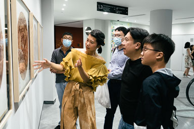 Holding Time (by Xinwei Che)
 Hero